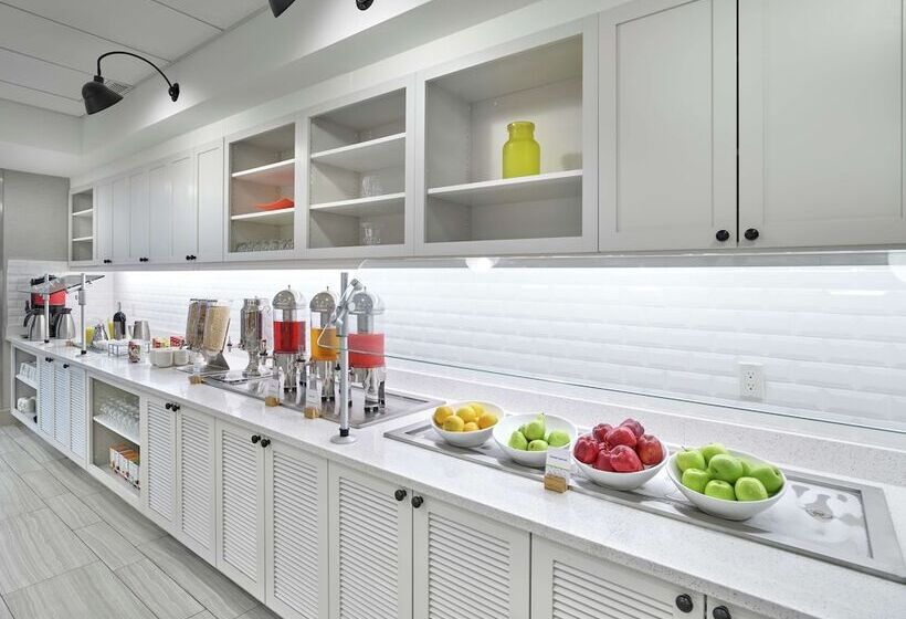 هتل Doubletree By Hilton Edmonton Downtown