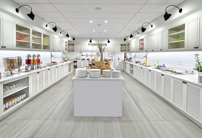 Отель Doubletree By Hilton Edmonton Downtown