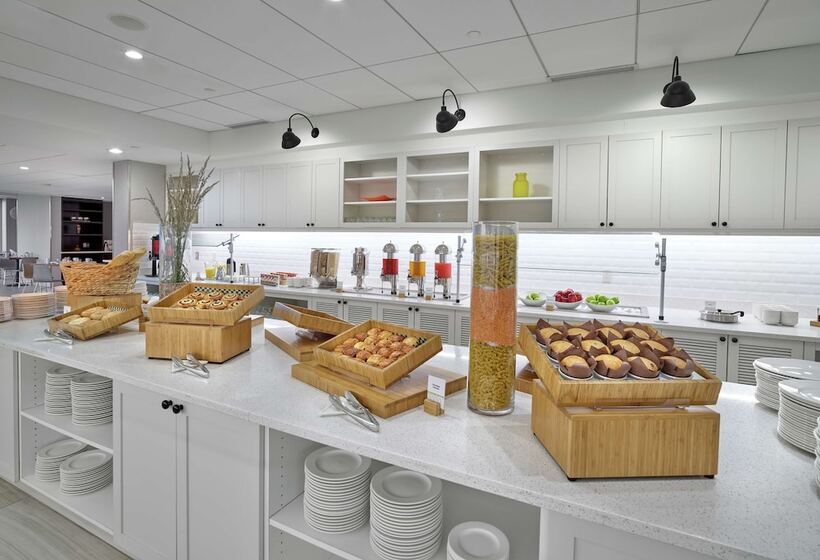 בית מלון כפרי Doubletree By Hilton Edmonton Downtown