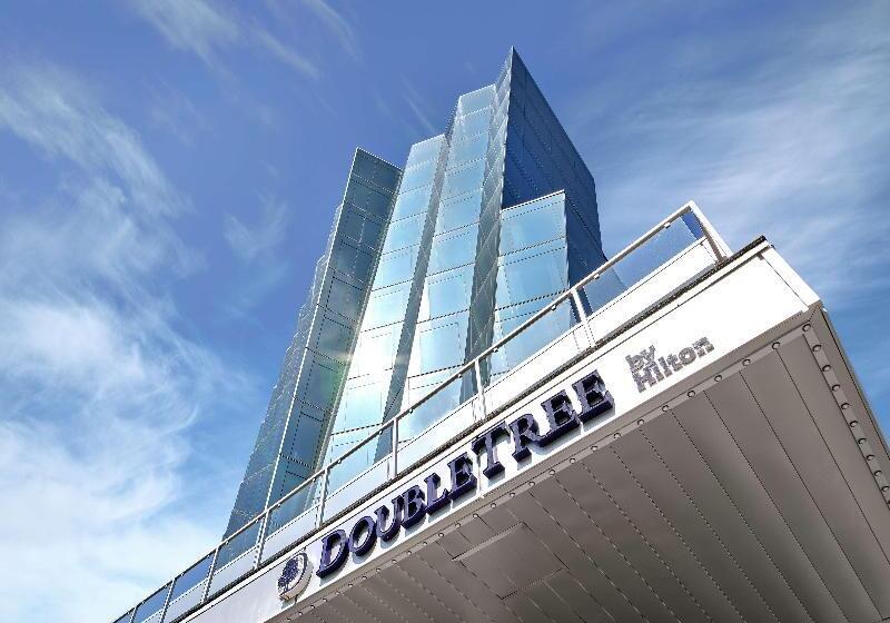 בית מלון כפרי Doubletree By Hilton Edmonton Downtown