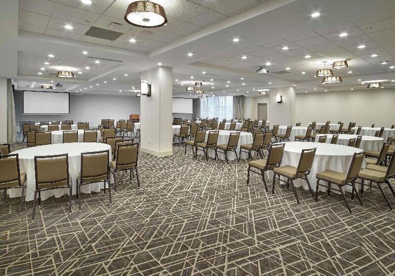 هتل Doubletree By Hilton Edmonton Downtown