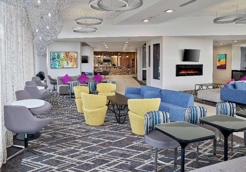 בית מלון כפרי Doubletree By Hilton Edmonton Downtown