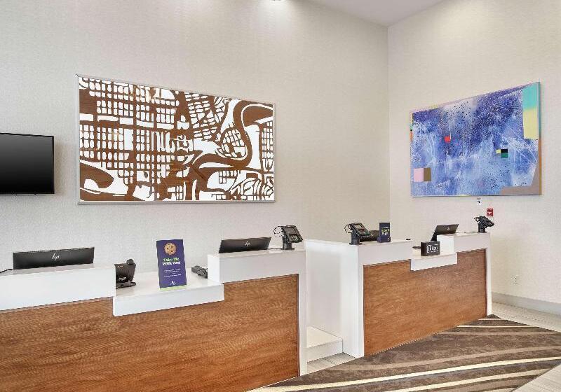 هتل Doubletree By Hilton Edmonton Downtown