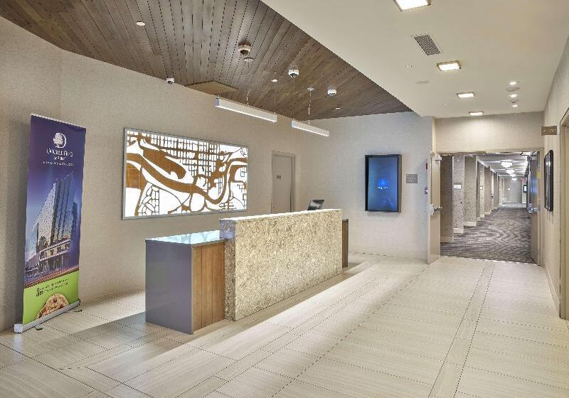 هتل Doubletree By Hilton Edmonton Downtown