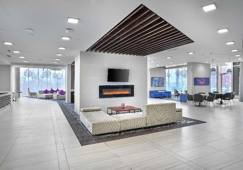 בית מלון כפרי Doubletree By Hilton Edmonton Downtown