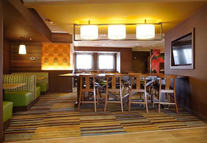 בית מלון כפרי Fairfield Inn & Suites By Marriott Lethbridge