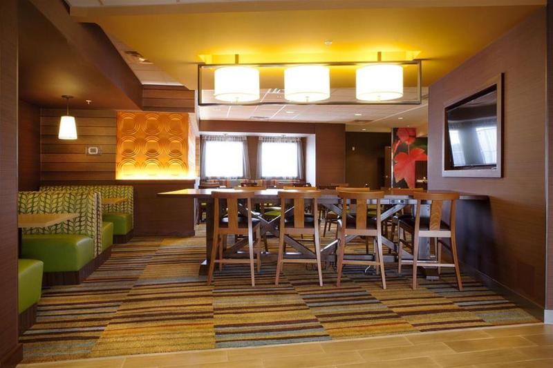 בית מלון כפרי Fairfield Inn & Suites By Marriott Lethbridge