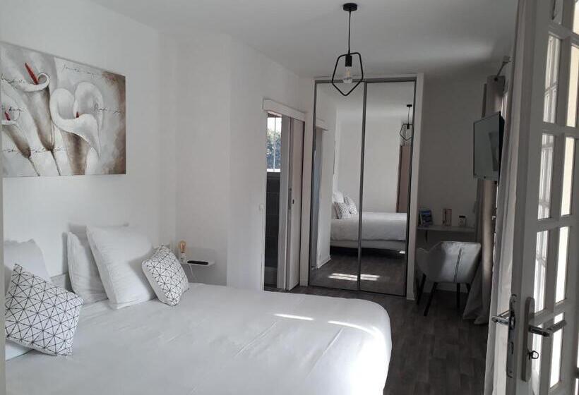 Отель Hôtel Castel Saint Anne