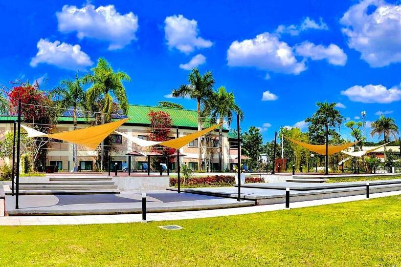 בית מלון כפרי Luisita Central Park