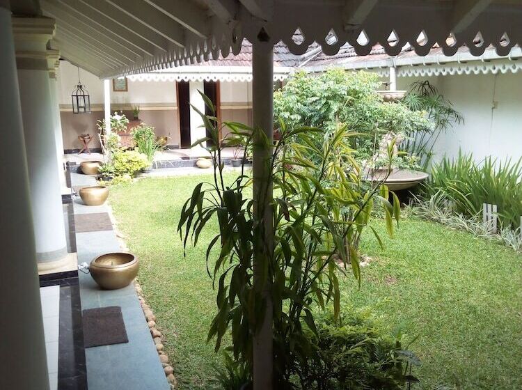 Отель Manor House, Kandy, Lka