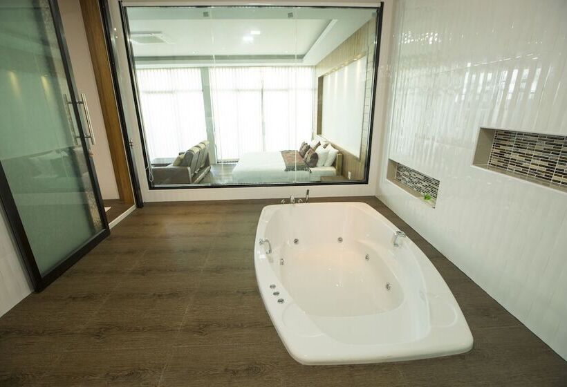 בית מלון כפרי Mountain Resort Koh Lipe