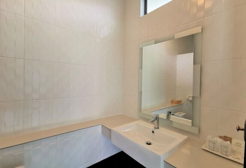 בית מלון כפרי Mountain Resort Koh Lipe