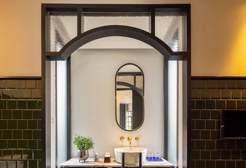 فندق Ping Silhouette