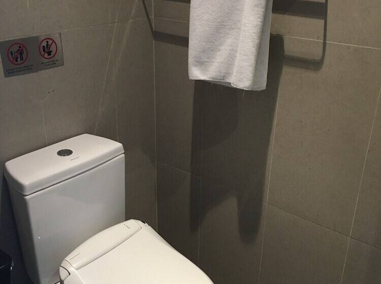 בית מלון כפרי Plaza Premium Lounge Klia   Wellness Spa