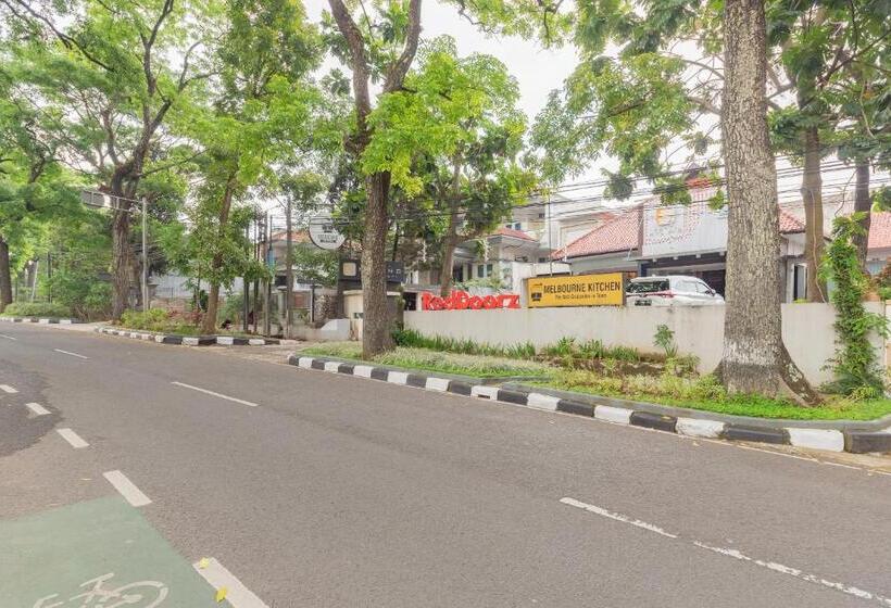 ホテル Reddoorz Plus @ Cipaganti Street 3