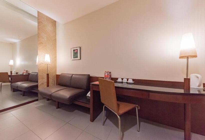 ホテル Reddoorz Plus @ Cipaganti Street 3