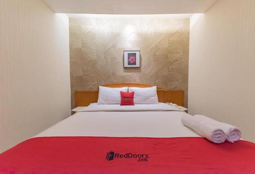 ホテル Reddoorz Plus @ Cipaganti Street 3