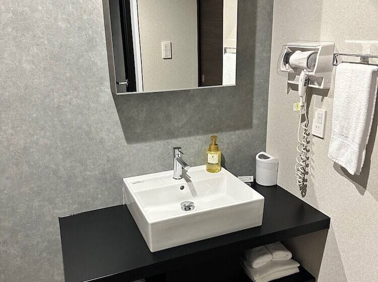 호텔 Reftel Osaka Itami Airport