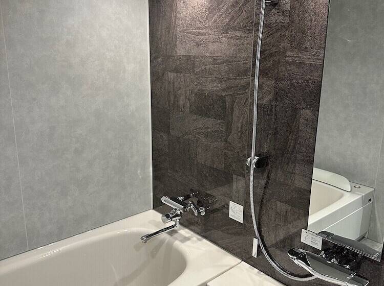 호텔 Reftel Osaka Itami Airport