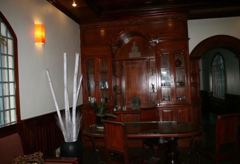 فندق River Village Manor