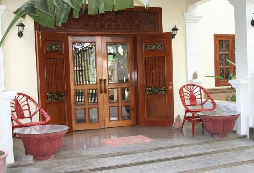 فندق River Village Manor