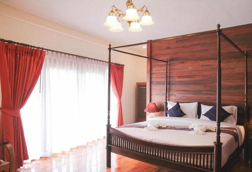 فندق Rustic River Boutique