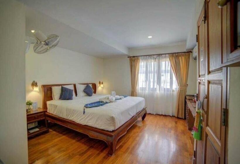 فندق Rustic River Boutique