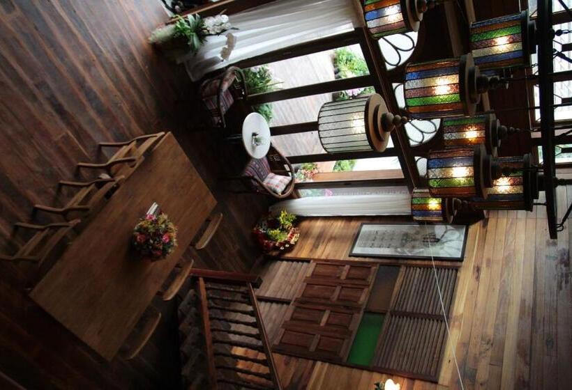 فندق Rustic River Boutique