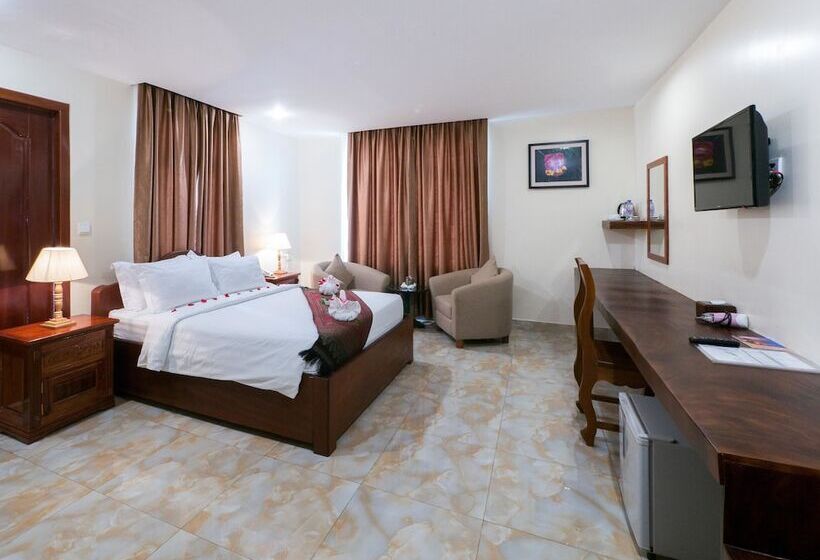 בית מלון כפרי Samnang Laor Phnom Penh