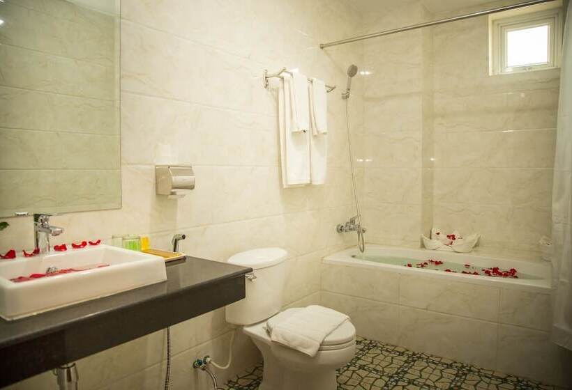 בית מלון כפרי Samnang Laor Phnom Penh