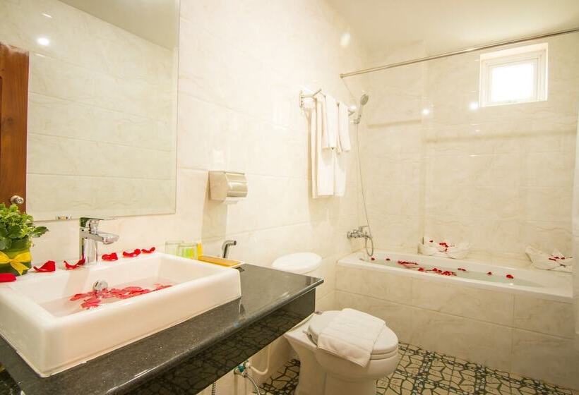 בית מלון כפרי Samnang Laor Phnom Penh