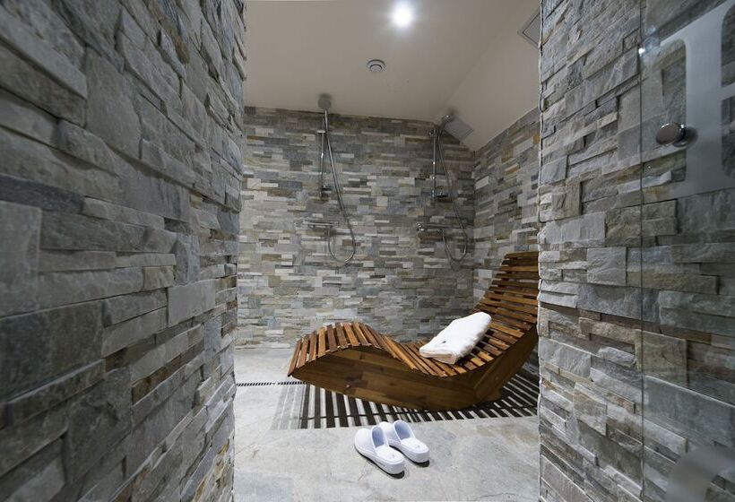 Snow Lodge Hotel Courchevel 1850