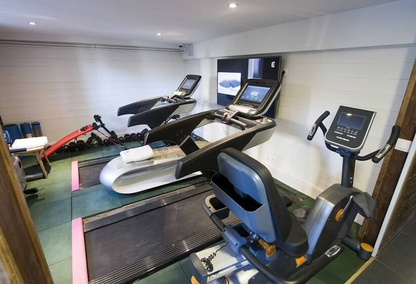 Snow Lodge Hotel Courchevel 1850