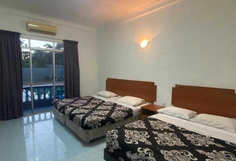 Отель Suria Beach Resort