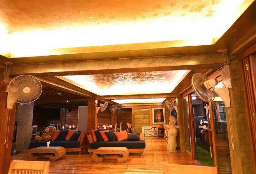 酒店 The Chaya Resort And Spa