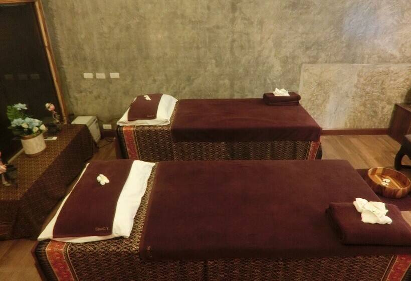 酒店 The Chaya Resort And Spa