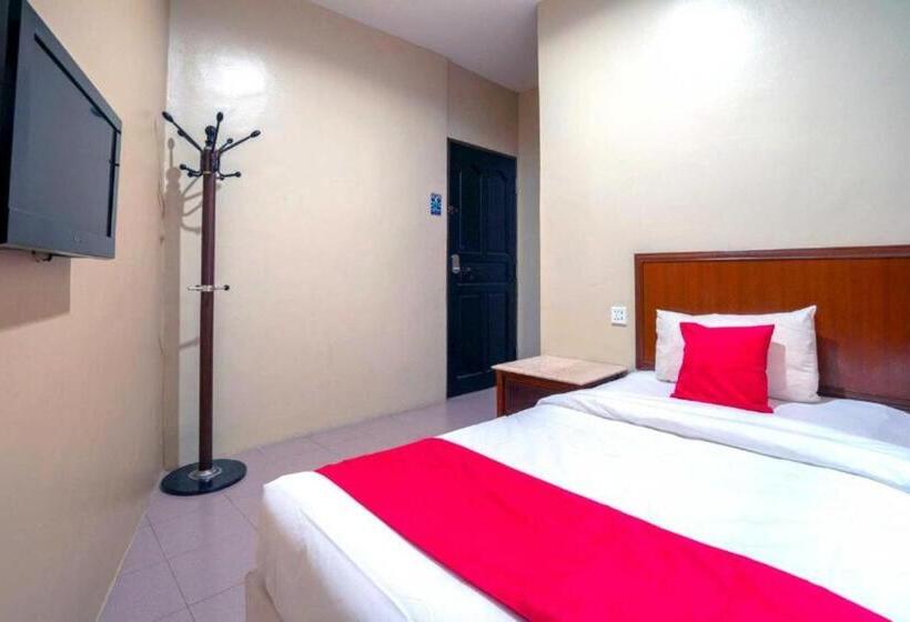 ホテル The Island