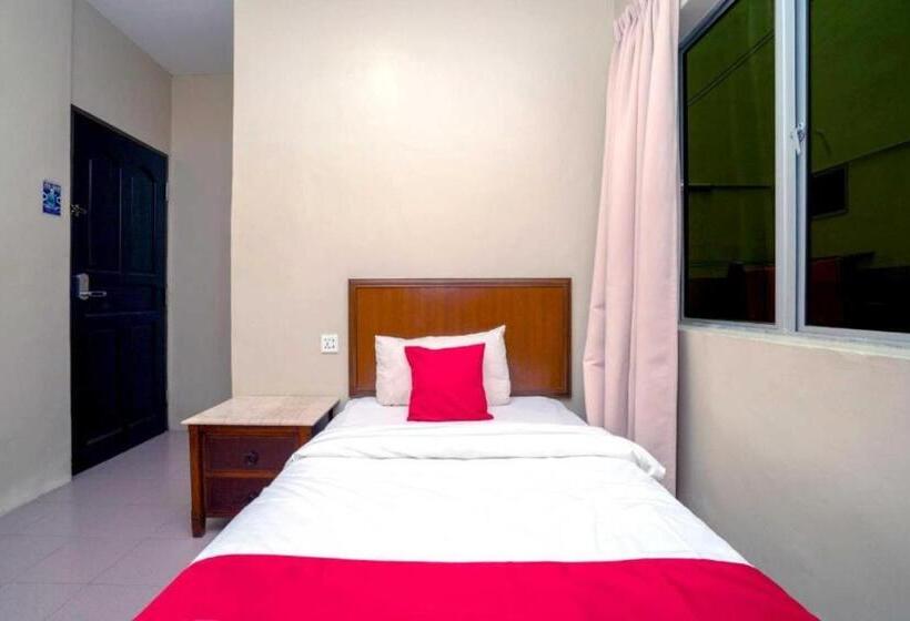 ホテル The Island