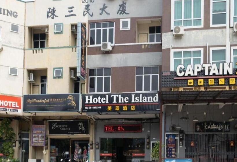 هتل The Island