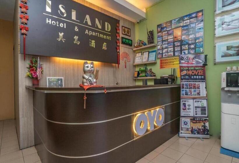 ホテル The Island