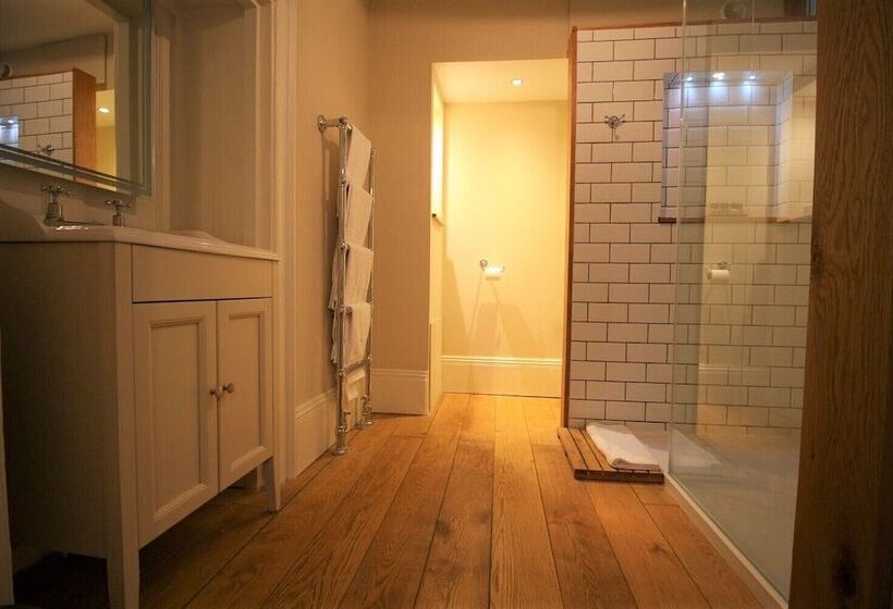 ホテル The White Hart