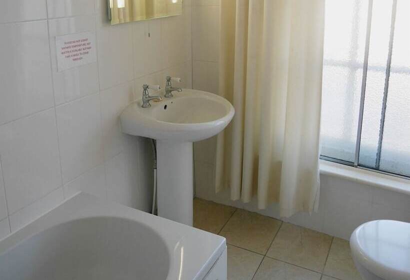 ホテル The White Hart