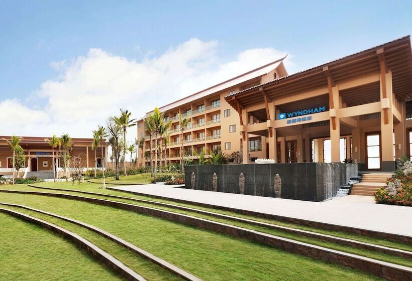 Отель Wyndham Maoming