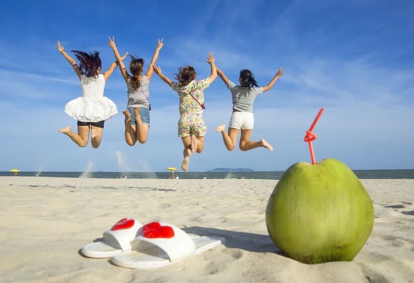 Отель Wyndham Maoming