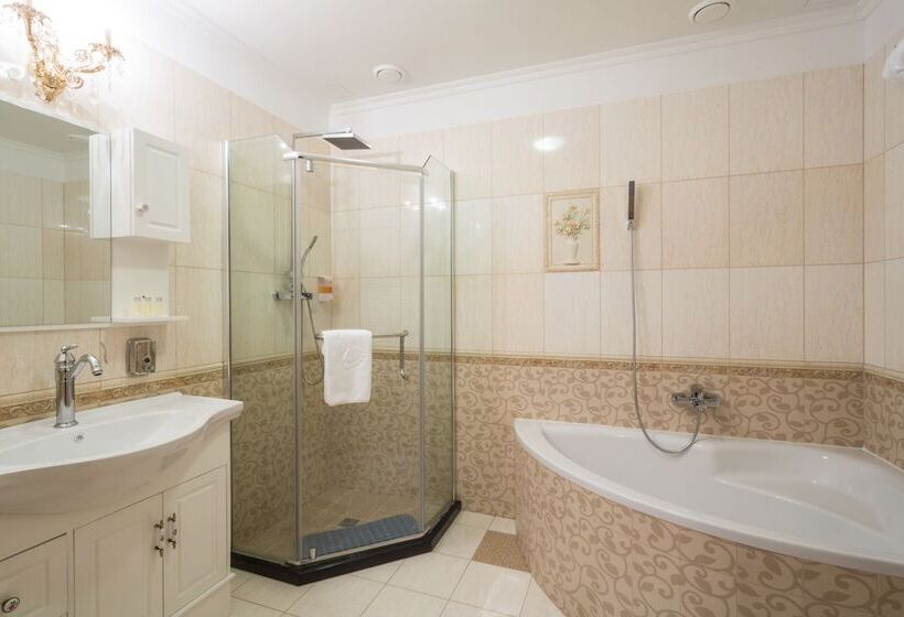 酒店 Zámek Lužec Spa & Wellness Resort