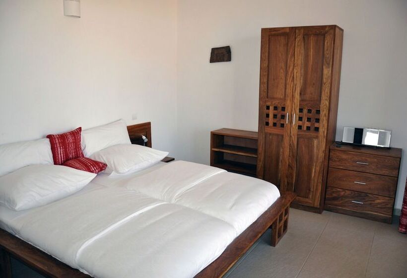 Leo S Beach Hotel & Restaurant Adults Only