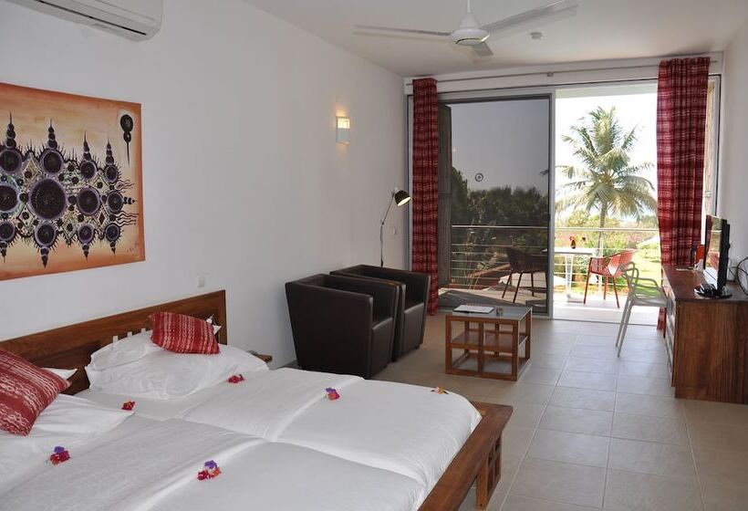 Leo S Beach Hotel & Restaurant Adults Only