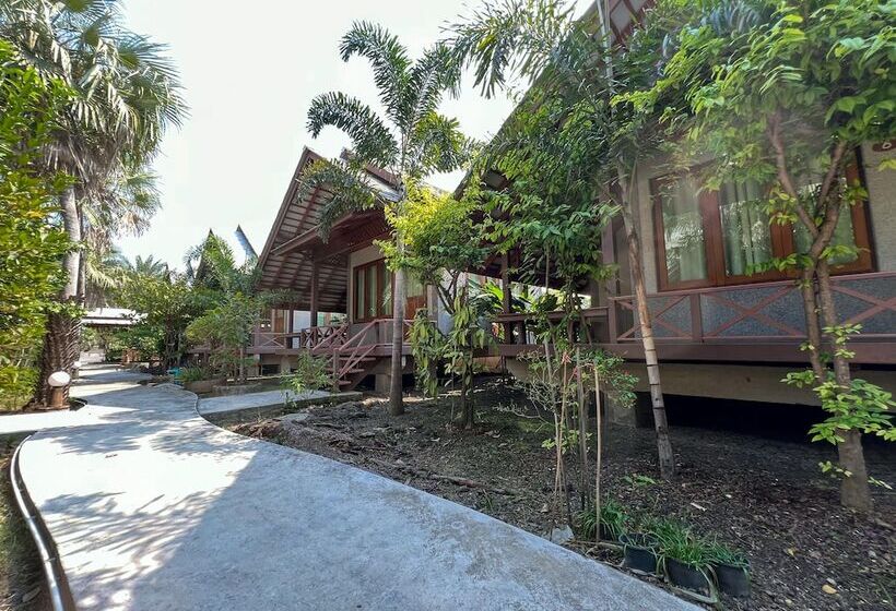 بنسيون Baan Siriporn Resort   โรงแรมบ้านศิริพร รีสอร์ท