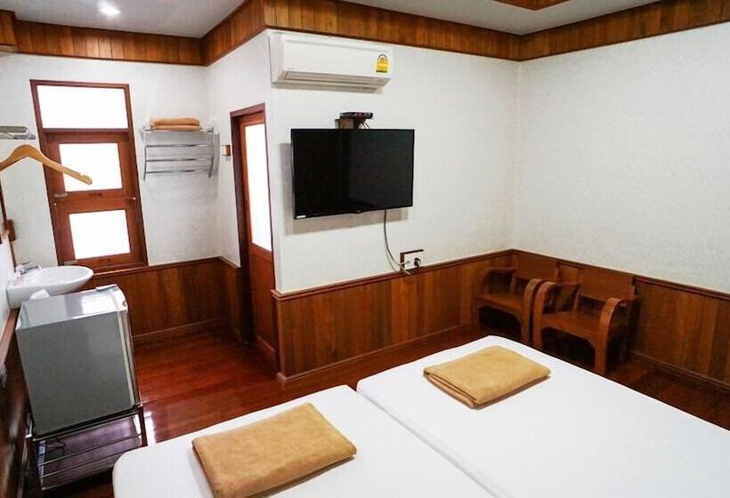 بنسيون Baan Siriporn Resort   โรงแรมบ้านศิริพร รีสอร์ท