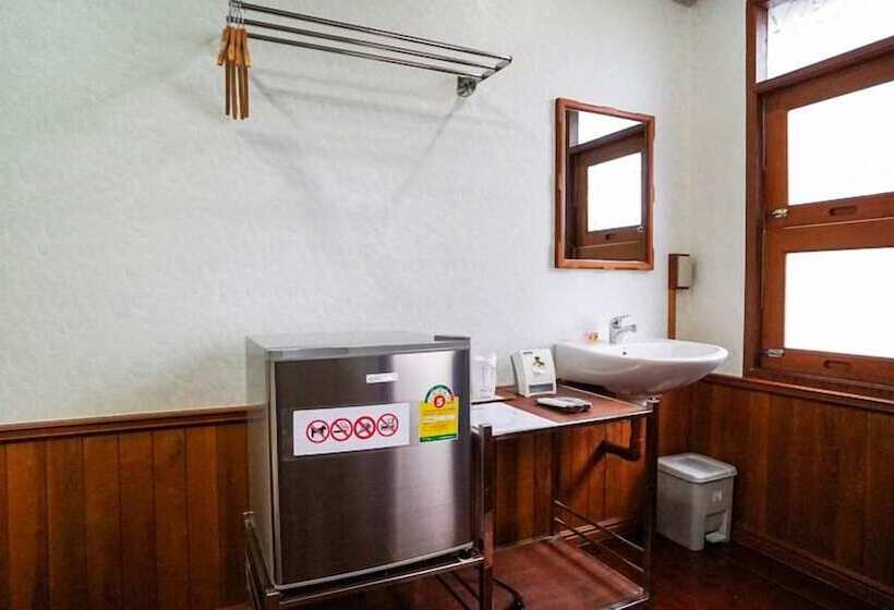 بنسيون Baan Siriporn Resort   โรงแรมบ้านศิริพร รีสอร์ท